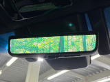 【デジタルインナーミラー】後席の大きな荷物や同乗者で後方が確認しづらい時でも安心!カメラが撮影した車両後方の映像をルームミラー内に表示。クリアな視界で状況の確認が可能です!