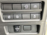 運転席から両側電動スライドドアの開閉ができます