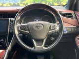 インテリアに合わせたデザインのステアリングは、運転される方のことも考え、運転しやすい形状、大きさです。是非一度、実際に触ってお確かめください。
