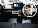 運転にかかわる様々な操作を安全に行えるように視点移動が少なく、操作性に配慮されたスイッチ類が凝縮されたコクピットです。