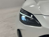 LEDヘッドライトでアダプティブハイビームシステム!ハイビームを保持したまま走行できる頻度を高め、夜間の視認性を確保!ヘッドライトレンズ表面に剥がれがあります。