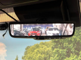 【デジタルインナーミラー】後席の大きな荷物や同乗者で後方が確認しづらい時でも安心!カメラが撮影した車両後方の映像をルームミラー内に表示。クリアな視界で状況の確認が可能です!
