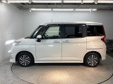 限られたスペースでも、スライドドアなら開閉がスムーズ!隣の車や壁にぶつかる心配がありません。