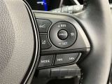 レーダークルーズコントロール(全車速追従機能付)付きです。車速に応じて追従支援してくれるので、ロングドライブも快適です。詳細は販売店スタッフまでおたずねください。