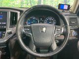 【純正革巻きステアリング】上質な革を使用することで、手にしっかり馴染みとても運転しやすいハンドルです♪
