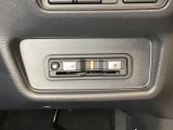 ハンドルの右下にETCがついています。高速道路の料金所の通過も楽々です!。カードの取り出しもしやすい場所についています。