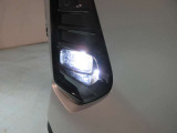 フロントLEDフォグランプです鮮やかな日光色で明るく足元を照らします。