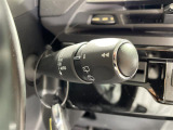 【オートワイパー(AUTO)】雨が降り出した時に、雨滴検出用センサー(レインセンサー)が雨滴を感知すると、自動でワイパーが動作します。