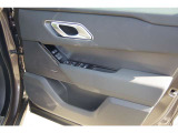 ジャガー・ランドローバー認定中古車は、ご納車日より2年間かつ走行距離が無制限の認定中古車保証が無料付帯されています。詳しくは、専任スタッフまでお問合せ下さい!