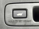 【パワーバックドア】スマートキーや運転席のボタンを押すだけでリアゲートが自動で開閉します!荷物を持っている時や、高い位置にあるバックドアを閉める際に便利な機能です♪