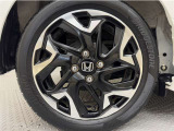アルミホイール付き!「純正」なので車のデザインともマッチしています。お洒落は足元から。。。といいますから♪
