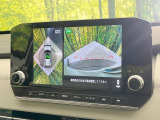 【マルチアラウンドモニター】専用のカメラにより、上から見下ろしたような視点で360度クルマの周囲を確認することができます☆死角部分も確認しやすく、狭い場所での切り返しや駐車もスムーズに行えます。