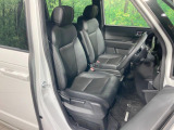 運転席シート廻りは使用感も少なく、良好な状態となっています。前オーナー様が丁寧に使っていたことがよくわかりますね。