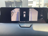 サイドカメラに切り替えると駐車時や狭い道路のすれ違いで、幅寄せ時のサイドの確認も安心です!