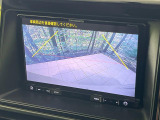 【バックカメラ】駐車時に後方がリアルタイム映像で確認できます。大型商業施設や立体駐車場での駐車時や、夜間のバック時に大活躍!運転スキルに関わらず、今や必須となった装備のひとつです!