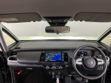 【前方視界】開放的な前方視界!運転がしやすく疲れにくいです♪窓が大きく、見通しがとっても良いおクルマですよ♪