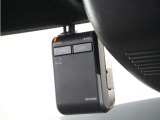 ◆ドライブレコーダー◆映像・音声などを記録する自動車用の装置です。 もしもの事故の際の記録はもちろん、旅行の際の思い出としてドライブの映像を楽しむことができます。
