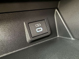 充電用USB端子付き。スマートフォンなどの充電に便利です。
