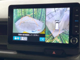 【マルチビューカメラシステム】専用のカメラにより、上から見下ろしたような視点で360度クルマの周囲を確認することができます☆死角部分も確認しやすく、狭い場所での切り返しや駐車もスムーズに行えます。