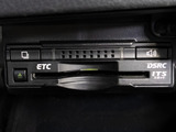 ★ETC(DSRC)が装備されています!!社外品とは違い収まりの良いデザインが人気!高速道路を利用する際は必需品ですよね!!ストレス無く料金所を通過出来ます!!