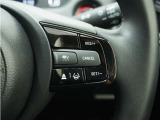 ◆アダプティブクルーズコントロール◆予め設定した車速内でクルマが自動的に加減速。前走車との適切な車間距離を維持しながら追従走行します。【LKAS】車線維持支援システムでステアリング操作を支援。