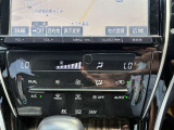 左右独立温度コントロールフルオートエアコンです。運転席、助手席それぞれで独立して温度設定ができます。冷え性の方が乗っても安心ですね♪