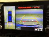 後方の見える安心をお届けするバックガイドモニター付:バックするときのアシストラインもあって楽々バック!車庫入れや縦列駐車をサポートし、苦手な駐車も安心です!今やもう手放せない装備ですネ♪