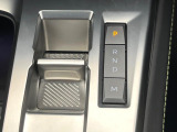 ●MTモード付きAT:通常は自動でおこなわれる変速(ギアチェンジ)をドライバーの操作によって意図的に変えられるシステムです。より一層普段のドライブをお楽しみいただけます!