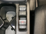 セレクターノブの下に、異なる加速感を楽しめるドライブモードスイッチがついています。一般道、スポーツ走行、エコ走行など、シーンに合わせて最適な加速感を楽しめるドライブモードスイッチです。