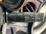 【オートライト】周りの明るさに応じて自動でヘッドライトの点灯・消灯ができる機能です!ライトの付け忘れ・消し忘れなどが無くなり、雨の日や夕方の走行も安心!トンネル通過時も便利ですね♪
