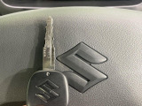 【キーレス】少し離れた場所からでもボタン一つでドアの開錠・施錠ができるのでとっても便利!ドアの鍵穴周りに傷をつけることもありません♪
