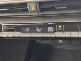 オートエアコンは温度を設定するだけで、自動で風量などを設定してくれます。運転しながら操作も必要ないので、安全性も向上します。