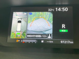【アラウンドビューモニター】専用のカメラにより、上から見下ろしたような視点で360度クルマの周囲を確認することができます☆死角部分も確認しやすく、狭い場所での切り返しや駐車もスムーズに行えます。