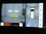 パノラミックビューモニター付きです。車両を上から見たような映像をディスプレイオーディオ画面に表示。運転席からの目視だけでは見にくい、車両周辺の状況をリアルタイムでしっかり確認できます。