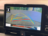 【バックカメラ】駐車時に後方がリアルタイム映像で確認できます。大型商業施設や立体駐車場での駐車時や、夜間のバック時に大活躍!運転スキルに関わらず、今や必須となった装備のひとつです!