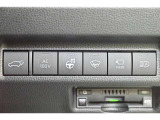 【ステアリングヒーター】エアコンよりも素早く手のひらを温め、寒い日のステアリング操作を快適にサポートします。