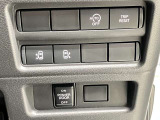 運転席から両側電動スライドドアの開閉ができます