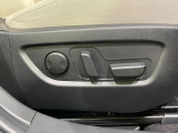 【運転席パワーシート】スイッチ一つで簡単にシートの微調整が可能!電動だから力もいりません!快適なシートポジションにセットして、快適なドライブをお楽しみください。