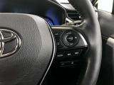 ステアリング右側のスイッチになります。全車追従機能付きクルーズコントロールが付いているので長距離運転も快適に運転できます。
