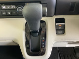 発進時から滑らかに加速する無段階変速のCVTはストップ&ゴーの多い街の中も快適です
