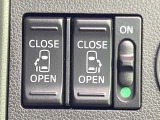 【両側パワースライドドア】スマートキーや運転席のスイッチで後席両側スライドドアの開閉が可能♪電動だから力を入れてドアを開ける必要が無く、小さなお子様でも簡単に開け閉めでき快適です♪