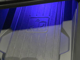 ●置くだけ充電:対応スマートフォンを置くだけでワイヤレスでの充電が可能です!