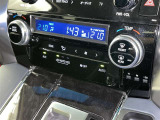 左右独立温度コントロールフルオートエアコンです。運転席、助手席それぞれで独立して温度設定ができます。冷え性の方が乗っても安心ですね♪