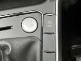 【プッシュスタート/ストップスイッチ】カギを取り出すことなくブレーキを踏んでスイッチを押すだけでエンジンをスタート/ストップさせることができます!イモビライザー(セキュリティ)機能も備わっております。