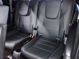 3列目は、実用性と簡単に格納できる柔軟性が魅力。7人乗車と広い荷室を両立し、家族やレジャーで活躍します。