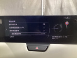 フォワードセンシングカメラで認識した交通標識をディスプレイに表示し、交通標識の見落とし防止を図り、安全運転を支援します。