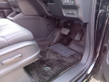 運転席は8ウェイパワーシートです。シートヒーターも備えています。