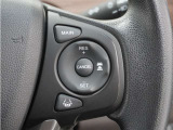 ◆アダプティブクルーズコントロール◆予め設定した車速内でクルマが自動的に加減速。前走車との適切な車間距離を維持しながら追従走行します。【LKAS】車線維持支援システムでステアリング操作を支援。