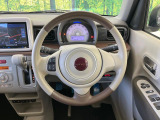 【純正革巻きステアリング】上質な革を使用することで、手にしっかり馴染みとても運転しやすいハンドルです♪