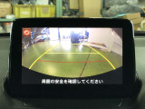 ご覧のように後方の死角をサポートしてくれるバックカメラ付きとなっております☆
